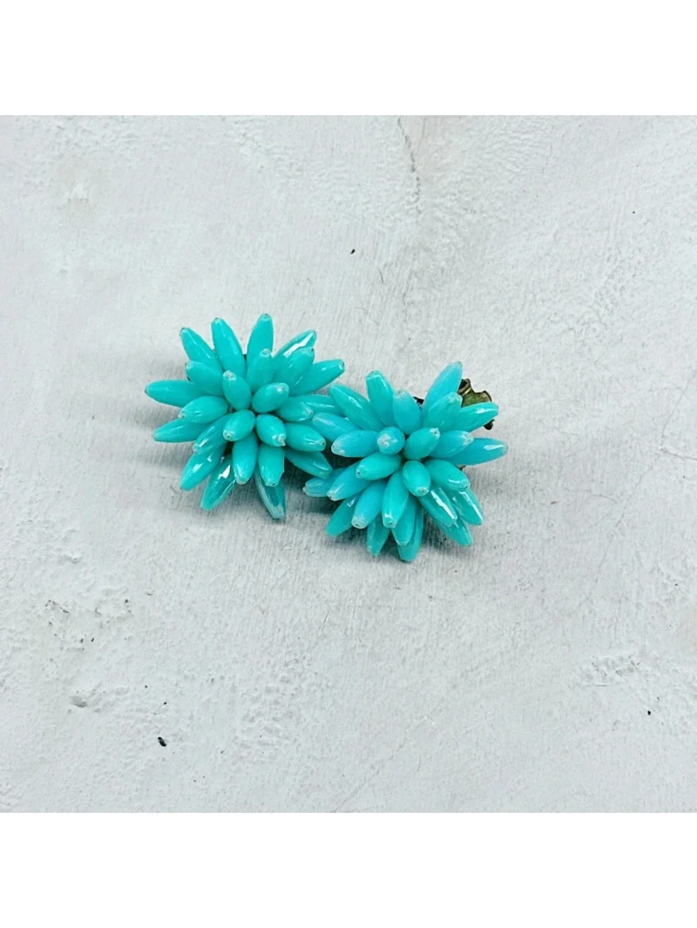 836mc. Aqua Floral CLIP ON’s Earrings Vintage
